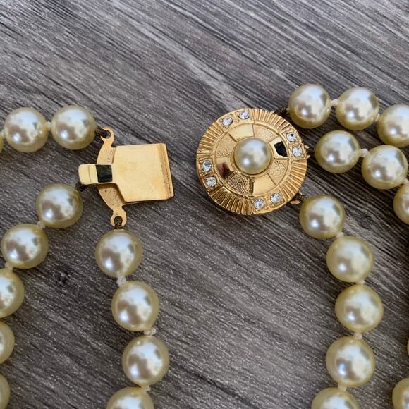 Vintage Mallorca Jewelry The First Lady Collection 3 Strand Faux Pearl Necklace - Picture 5 of 7